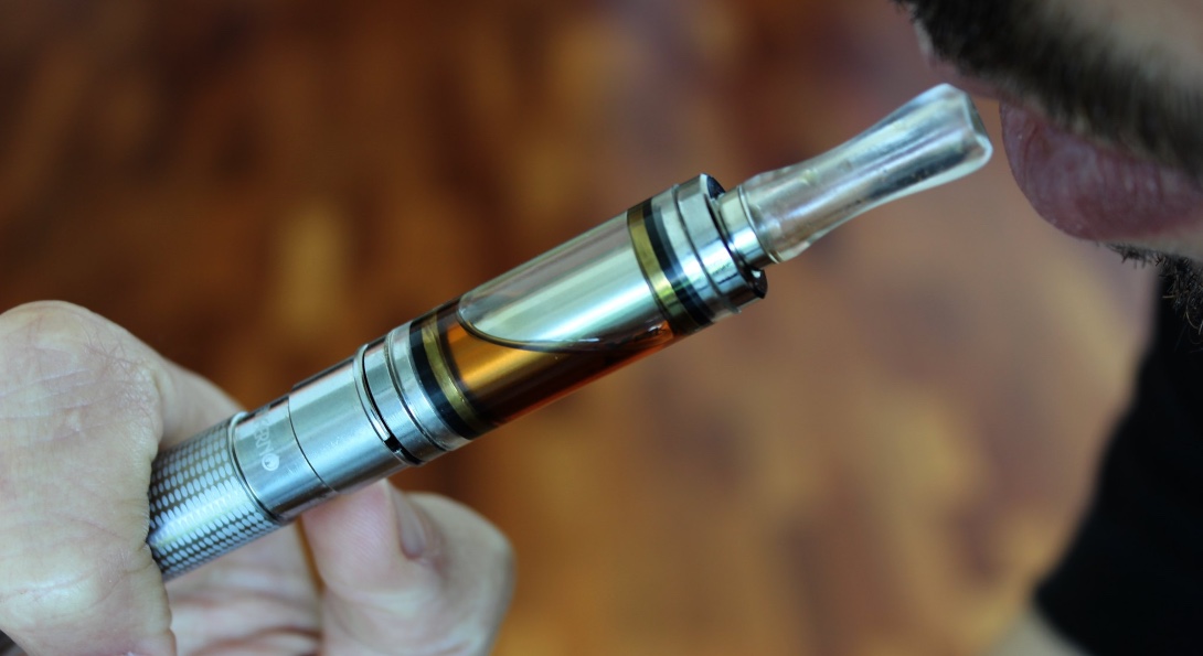 A person uses a vaping device.